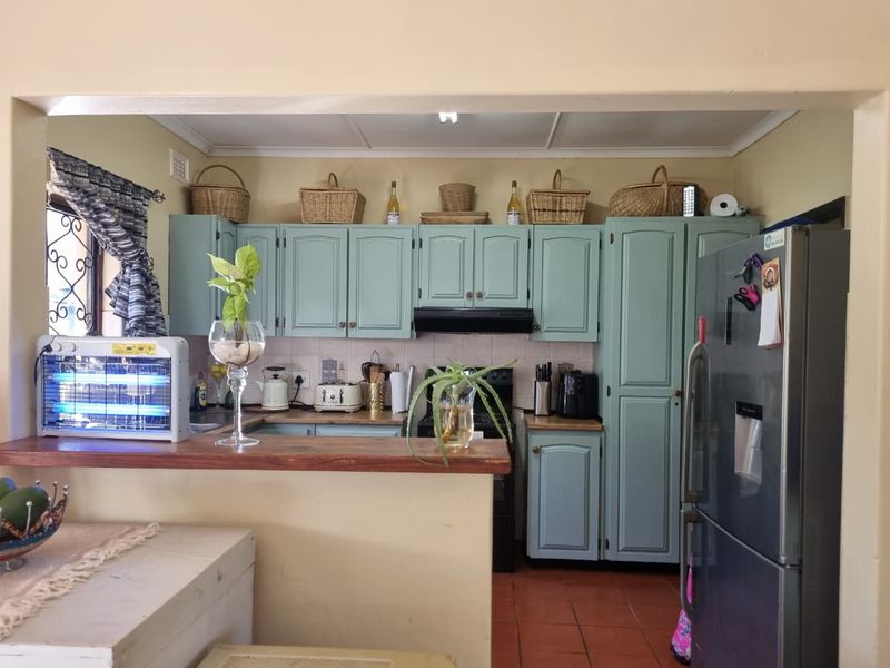 Spacious 3 Bedroom Family Home with cottage - Photo 6