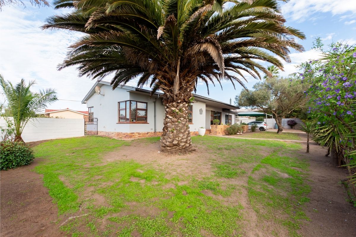 3 Bedroom House for Sale in Vredenburg - Photo 3
