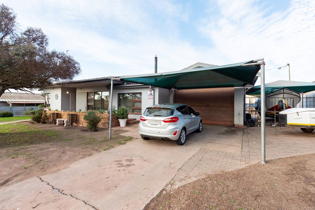 3 Bedroom House for Sale in Vredenburg - Photo 2