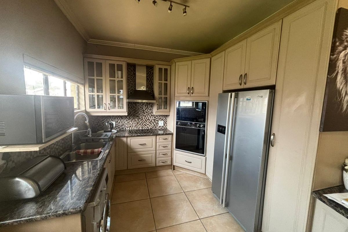 Spacious 4-bedroom, 3-bath home. - Photo 5