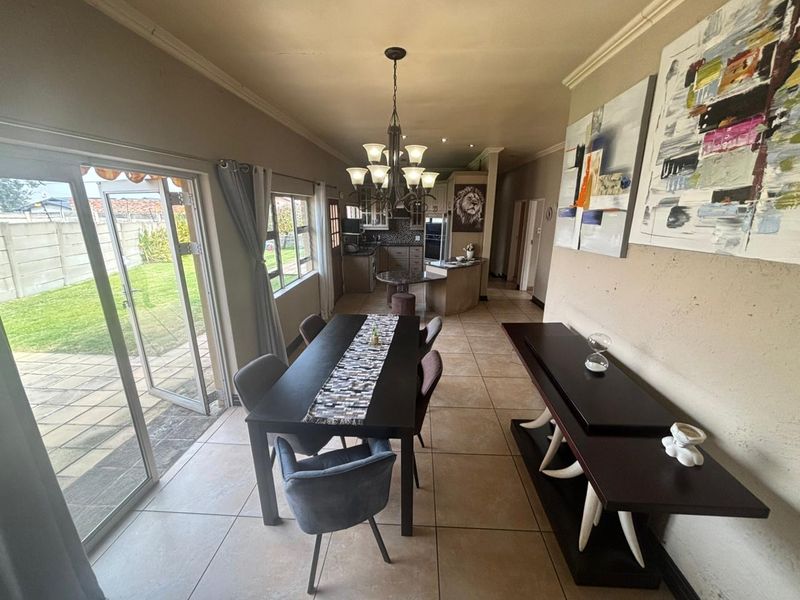Spacious 4-bedroom, 3-bath home. - Photo 6