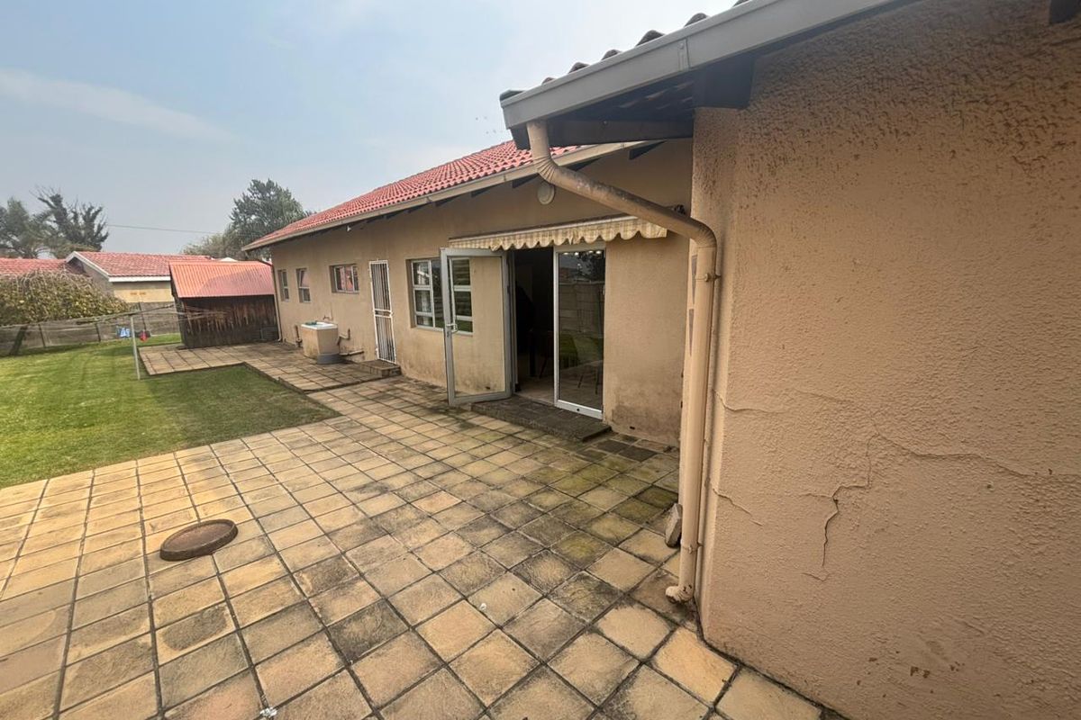 Spacious 4-bedroom, 3-bath home. - Photo 3