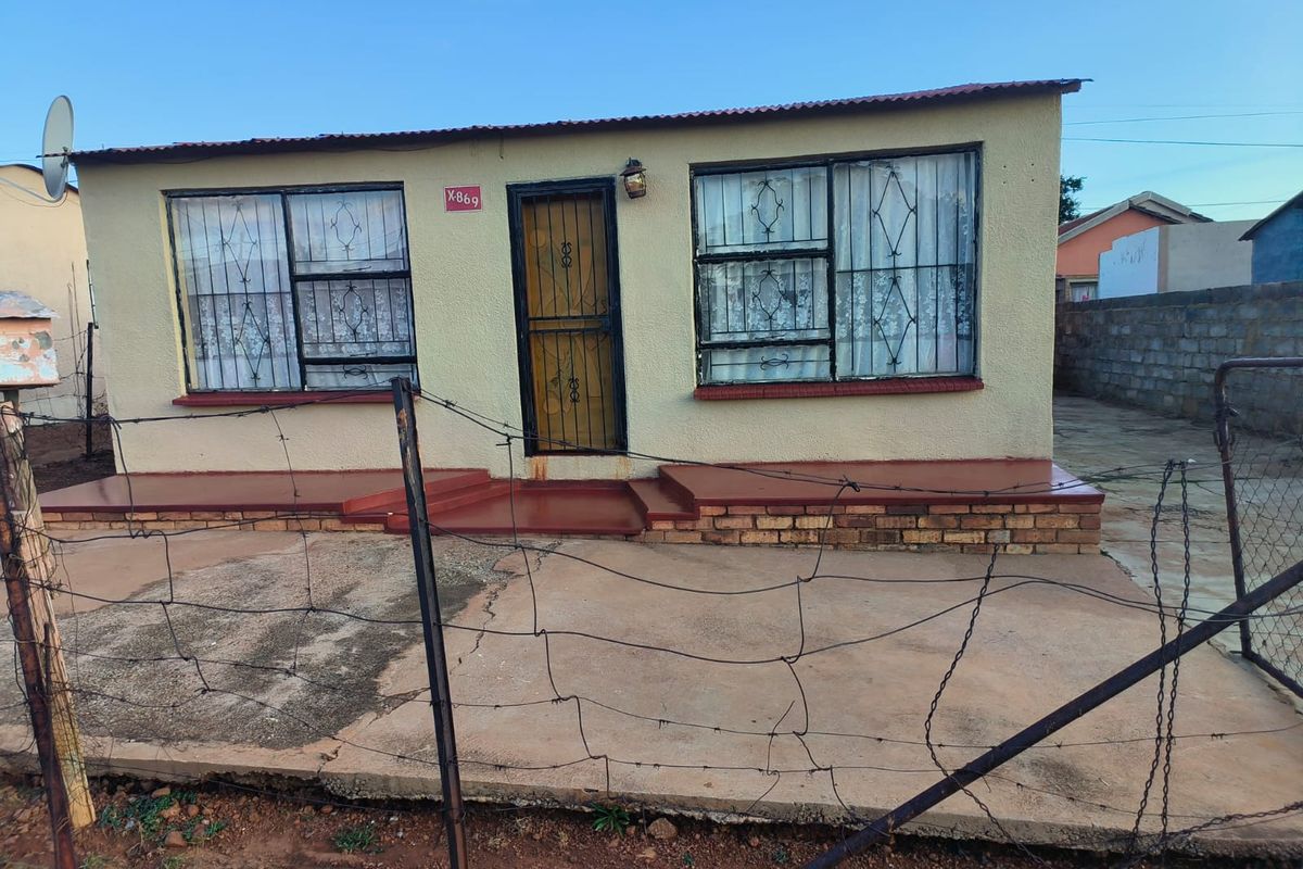Two Bedroom House For Sale in Jouberton - Photo 2