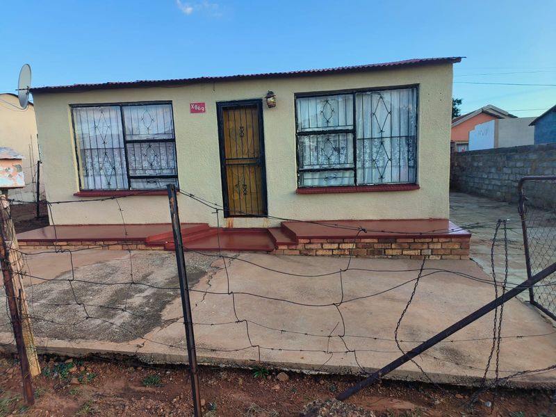 Two Bedroom House For Sale in Jouberton - Photo 2