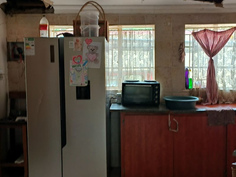 3 Bedroom FOR SALE To Redesign & Renovation Opportunity Turn Potential into A Dream Home and Profit - Photo 3