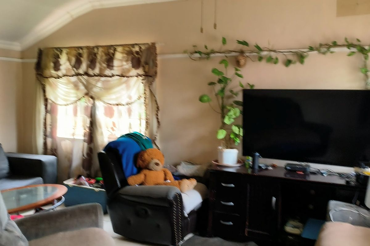 3 Bedroom FOR SALE To Redesign & Renovation Opportunity Turn Potential into A Dream Home and Profit - Photo 4