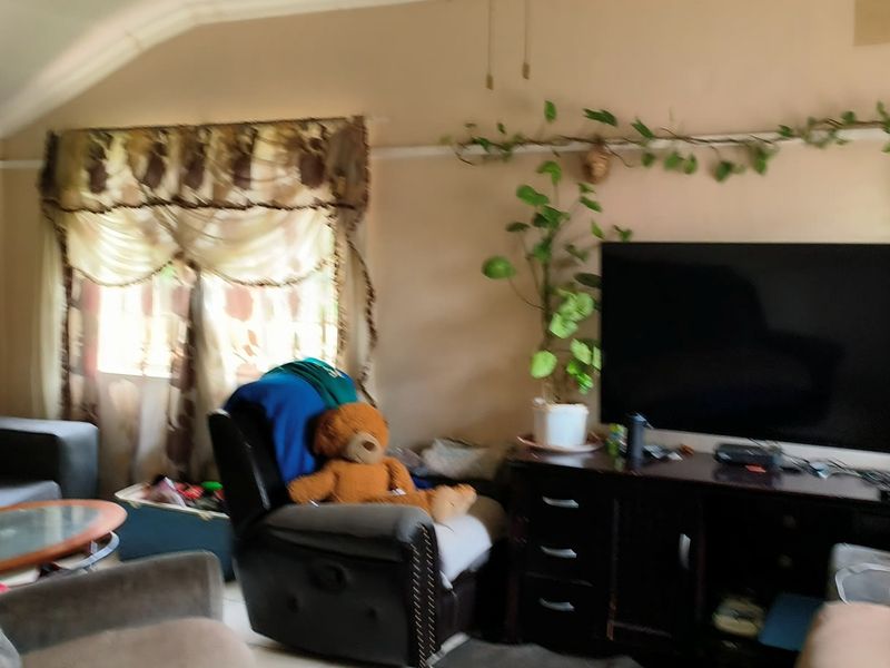 3 Bedroom FOR SALE To Redesign & Renovation Opportunity Turn Potential into A Dream Home and Profit - Photo 4