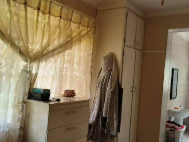 3 Bedroom FOR SALE To Redesign & Renovation Opportunity Turn Potential into A Dream Home and Profit - Photo 10