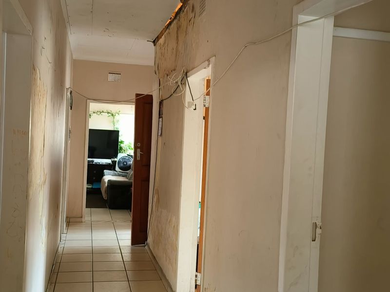 3 Bedroom FOR SALE To Redesign & Renovation Opportunity Turn Potential into A Dream Home and Profit - Photo 7