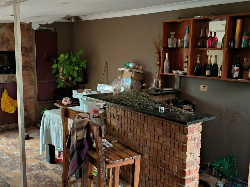 3 Bedroom FOR SALE To Redesign & Renovation Opportunity Turn Potential into A Dream Home and Profit - Photo 6