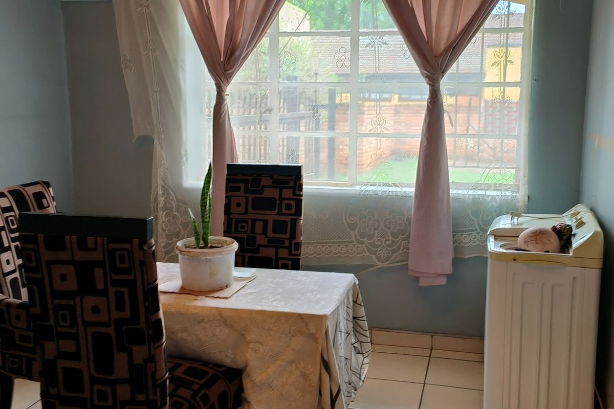 3 Bedroom FOR SALE To Redesign & Renovation Opportunity Turn Potential into A Dream Home and Profit - Photo 5