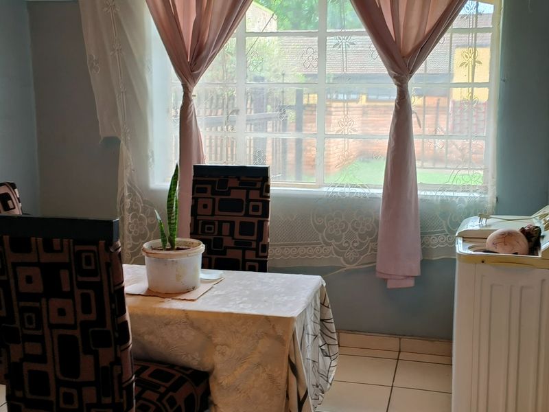 3 Bedroom FOR SALE To Redesign & Renovation Opportunity Turn Potential into A Dream Home and Profit - Photo 5