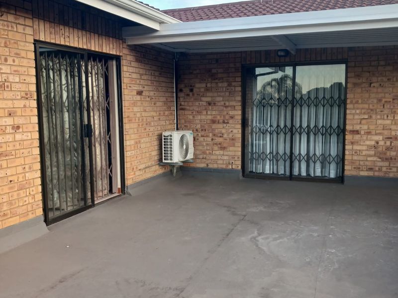Up Market 2 Bedroom Apartment R8500 - Photo 10