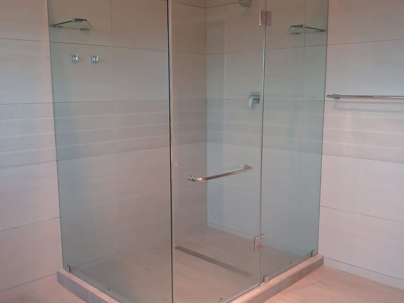 Up Market 2 Bedroom Apartment R8500 - Photo 8