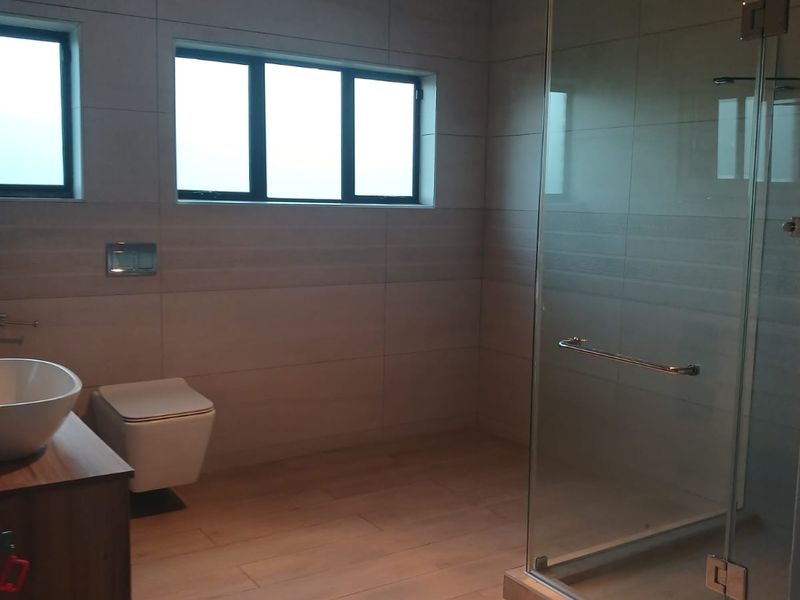 Up Market 2 Bedroom Apartment R8500 - Photo 7