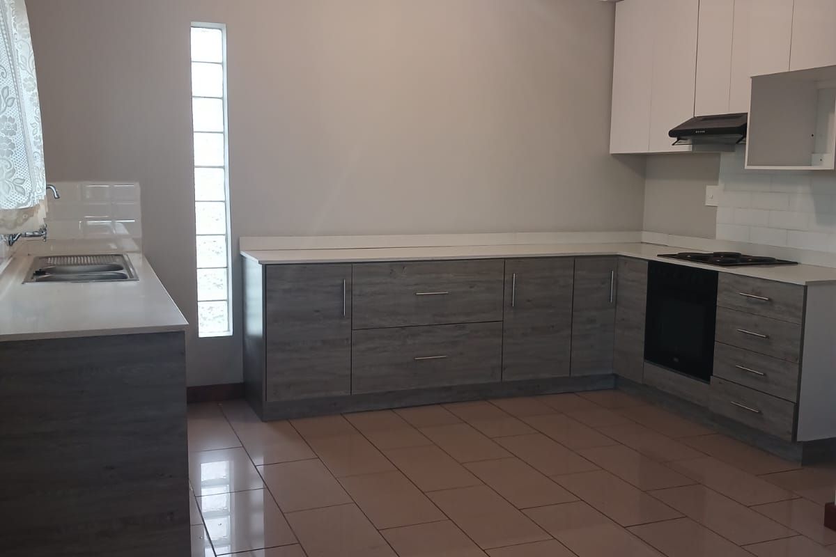 Up Market 2 Bedroom Apartment R8500 - Photo 3
