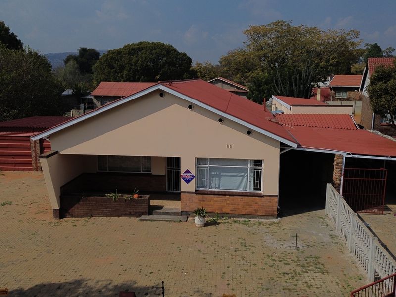 Family home with flatlet for sale - Photo 1