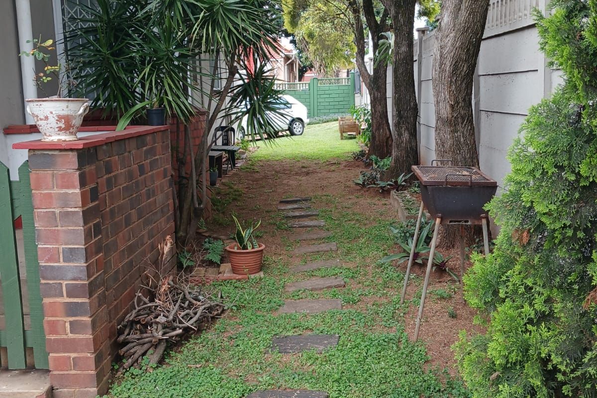 House with Studio Accomodation - Photo 2