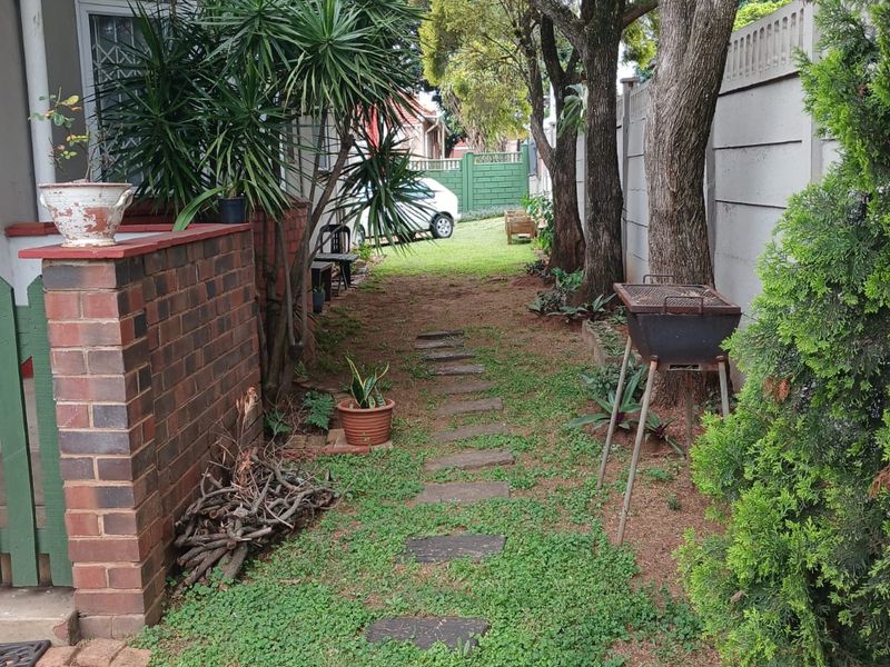 House with Studio Accomodation - Photo 2