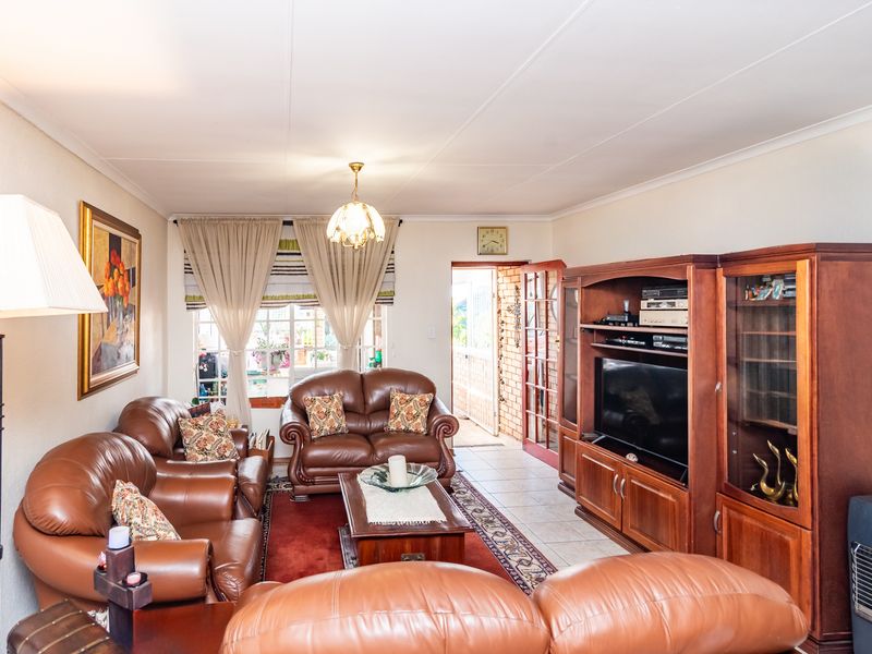 Charming 2-bedroom townhouse in Chancliff Ridge, Krugersdorp—perfect for modern living and convenien - Photo 5