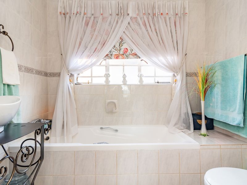 Charming 2-bedroom townhouse in Chancliff Ridge, Krugersdorp—perfect for modern living and convenien - Photo 9