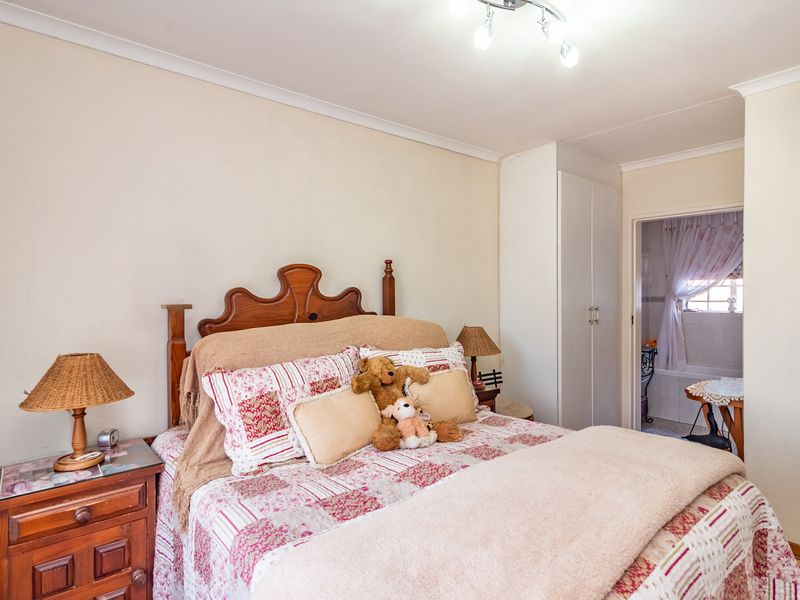 Charming 2-bedroom townhouse in Chancliff Ridge, Krugersdorp—perfect for modern living and convenien - Photo 8