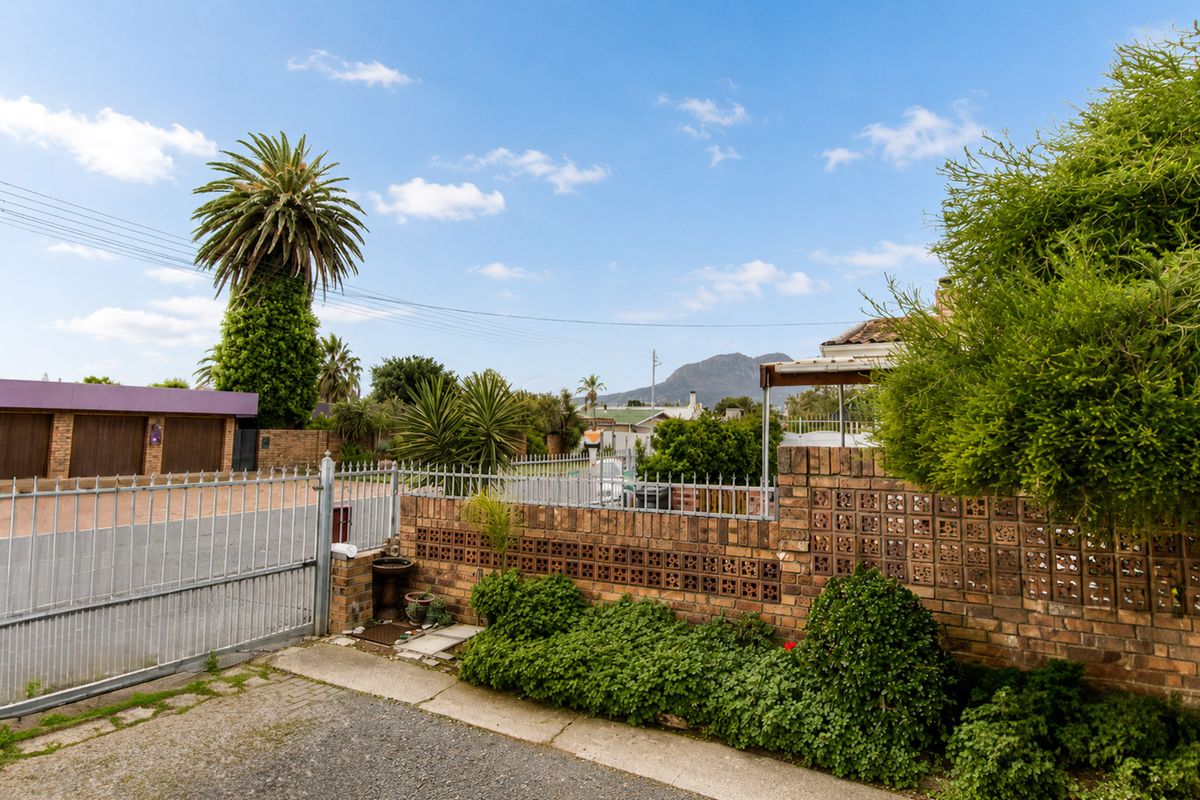 Dual Living, Solid Investment! - Photo 2