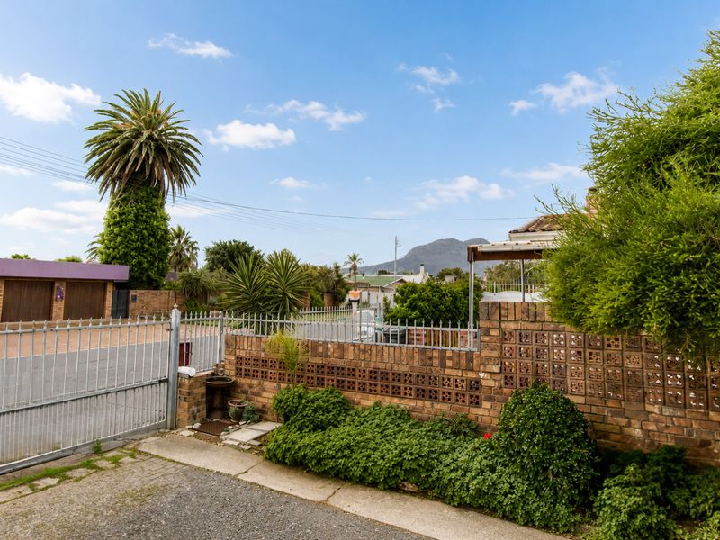 Dual Living, Solid Investment! - Photo 2