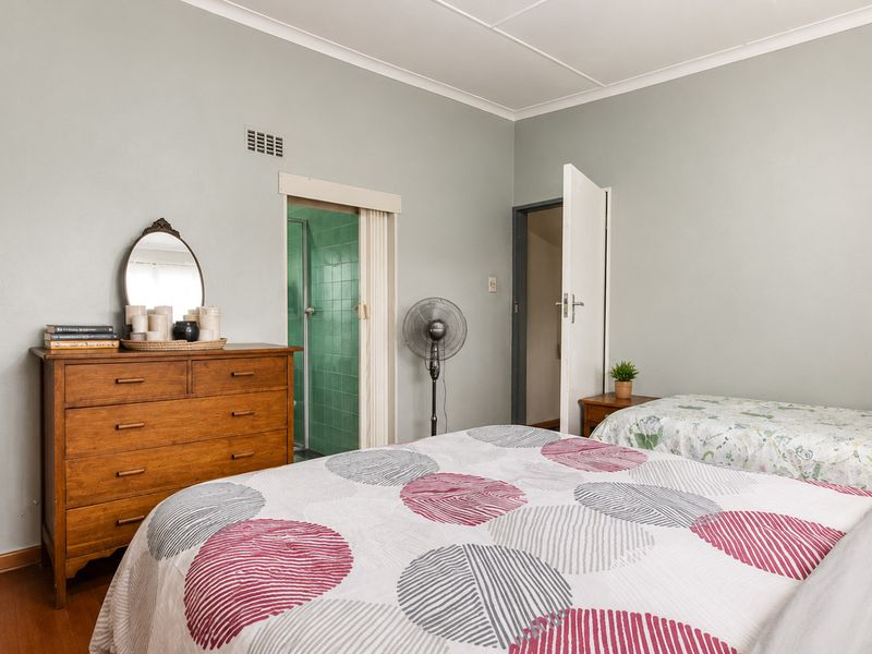 Dual Living, Solid Investment! - Photo 10