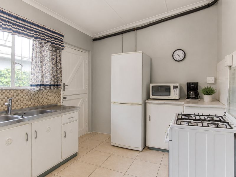 Dual Living, Solid Investment! - Photo 7