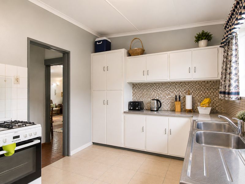 Dual Living, Solid Investment! - Photo 6