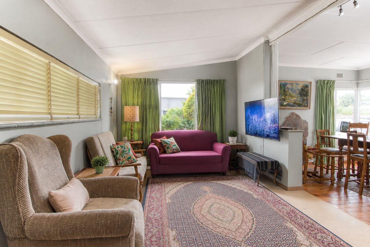 Dual Living, Solid Investment! - Photo 4