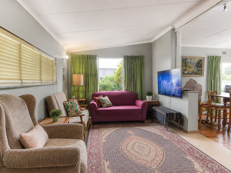 Dual Living, Solid Investment! - Photo 4