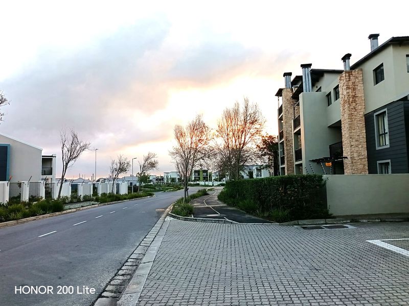 2 Bedroom, 1 Bathroom Apartment in Burgundy Estate - Photo 1