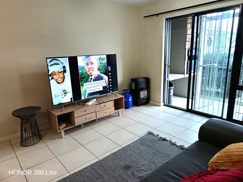 2 Bedroom, 1 Bathroom Apartment in Burgundy Estate - Photo 2