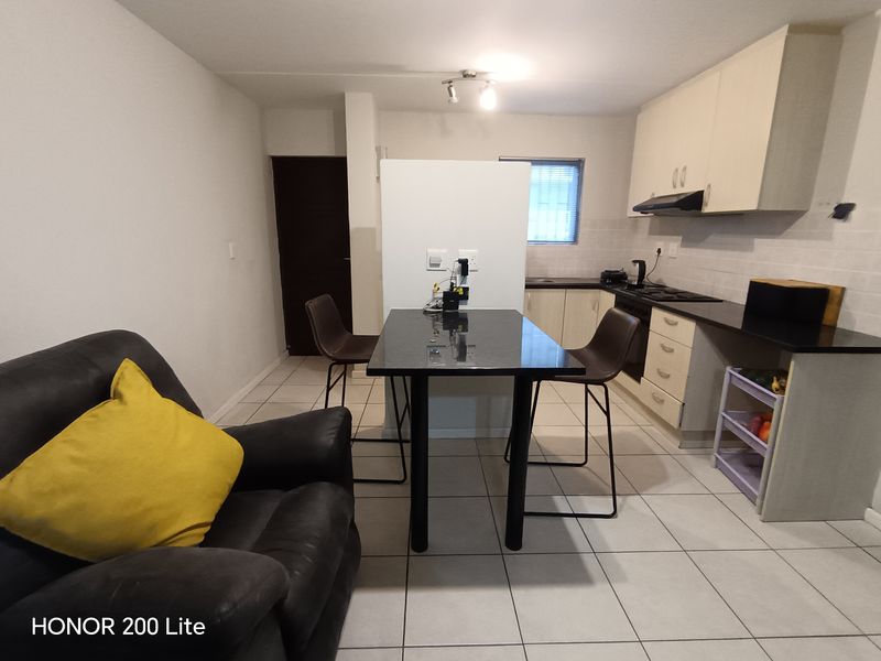 2 Bedroom, 1 Bathroom Apartment in Burgundy Estate - Photo 6