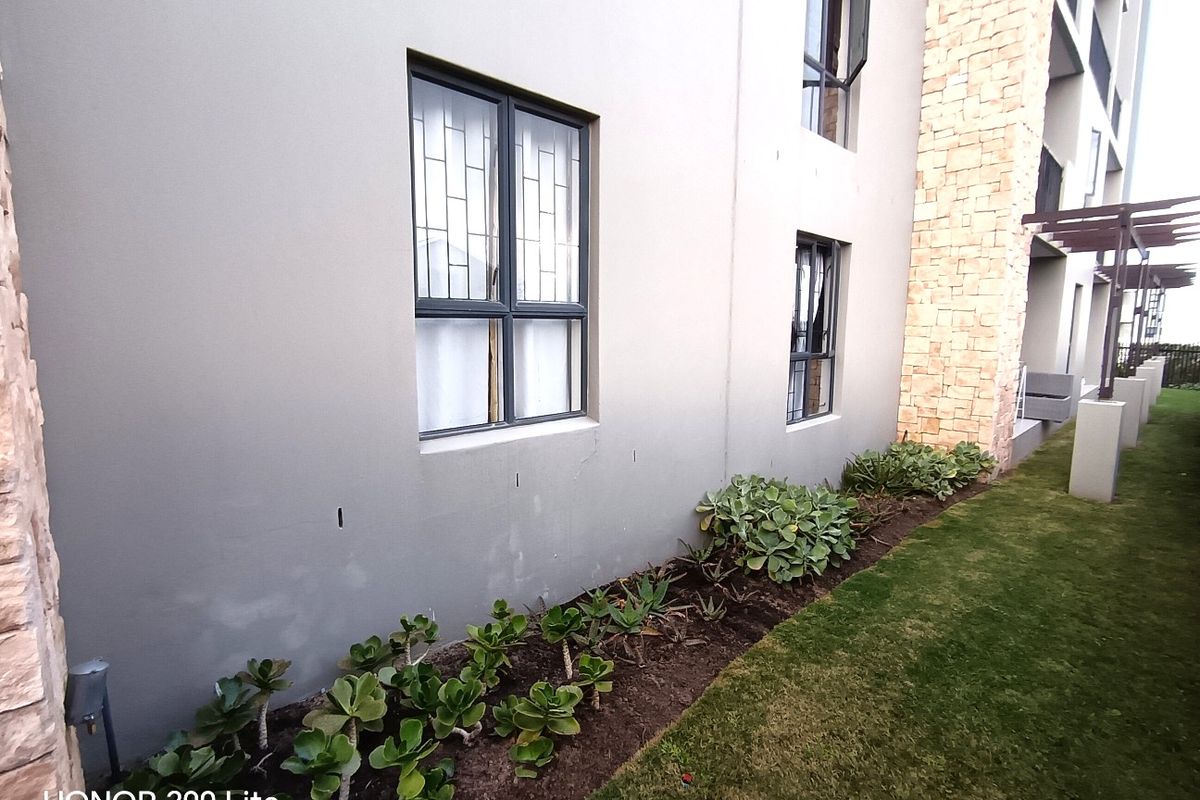 2 Bedroom, 1 Bathroom Apartment in Burgundy Estate - Photo 5