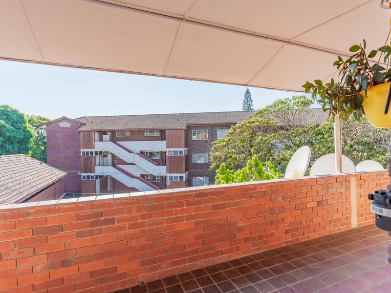 A very well looked after sectional unit in  well looked after complex in the Centre of Pinetown . - Photo 6