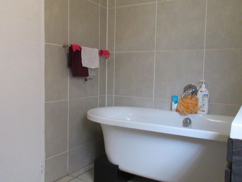 Modern 3-Bedroom Apartment for Sale in Amsterdam Lifestyle Estate, Olivedale - Photo 5