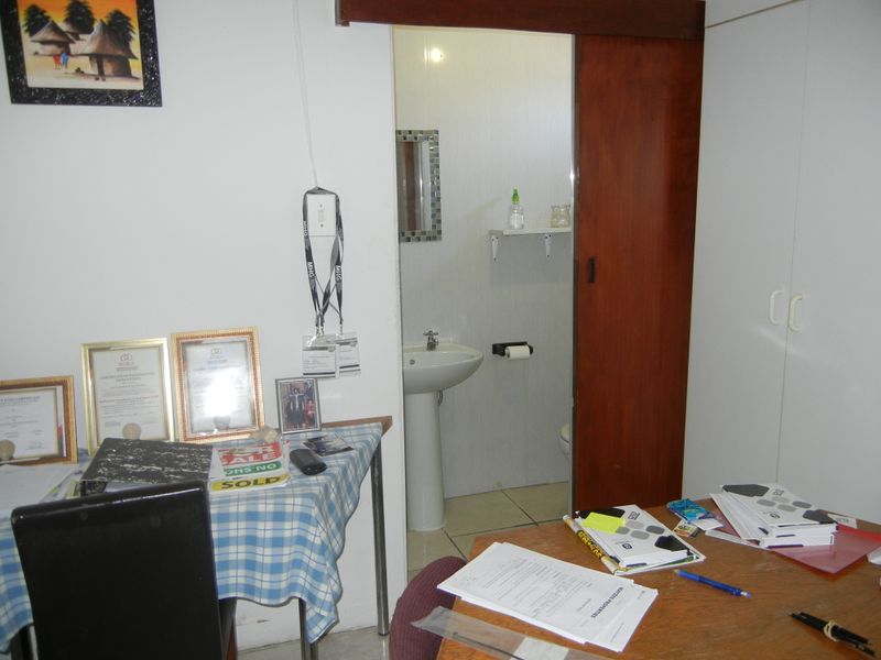 Guest House Potential - Photo 8