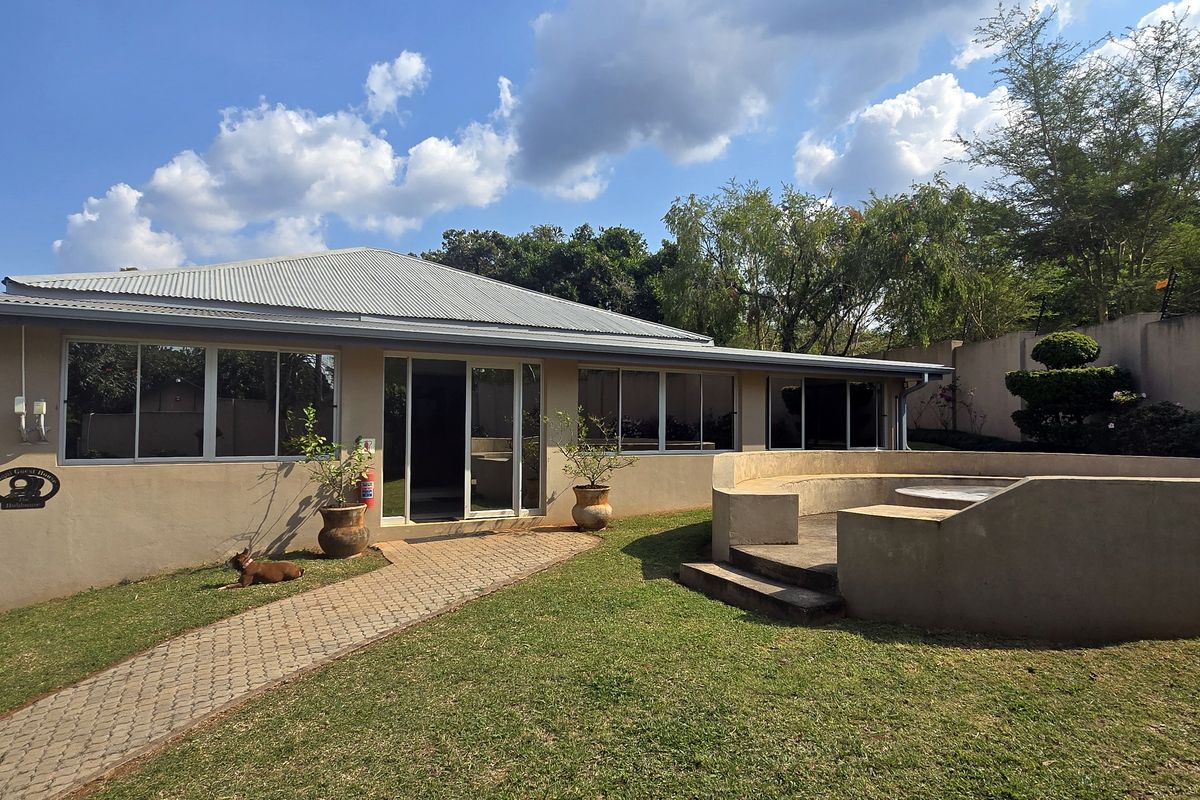Luxury 5-Bedroom with 5 Ensuites & Kitchens on 5ha near White River - Photo 3