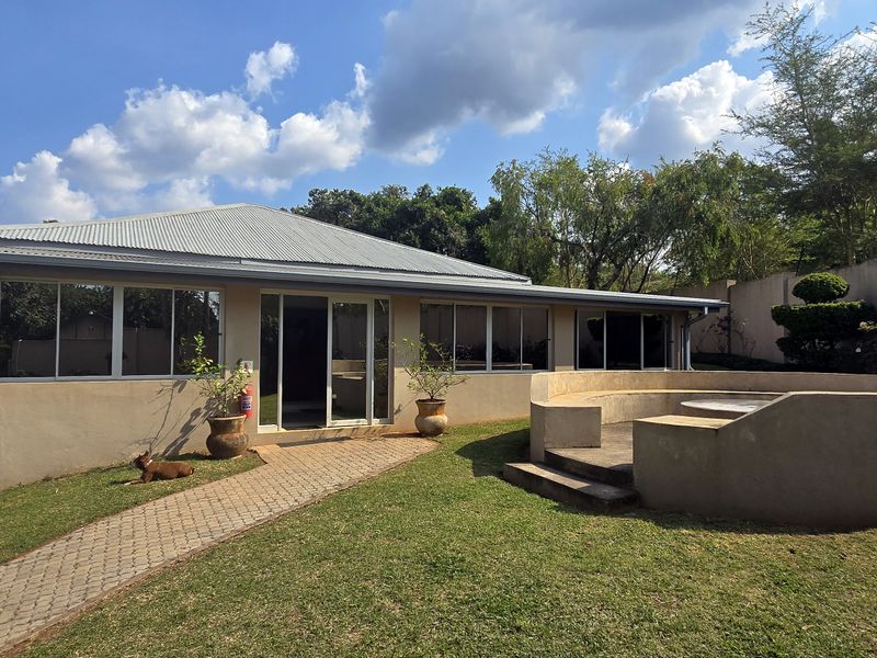 Luxury 5-Bedroom with 5 Ensuites & Kitchens on 5ha near White River - Photo 3