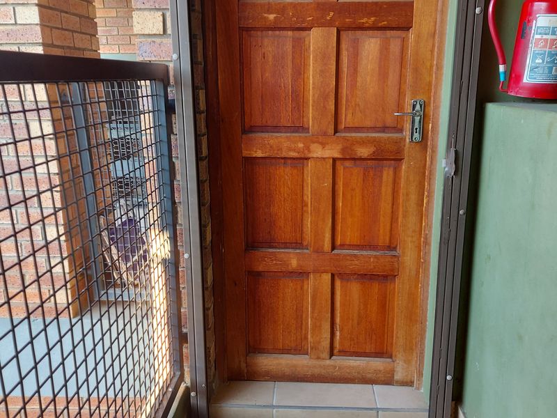 Excellent Investment Opportunity with Strong Rental Potential - Woodridge Park - Photo 2