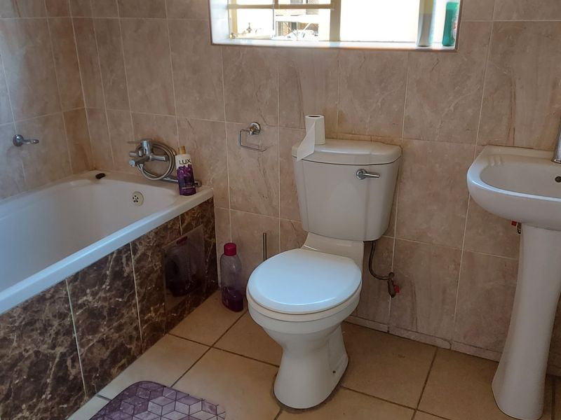 Excellent Investment Opportunity with Strong Rental Potential - Woodridge Park - Photo 6