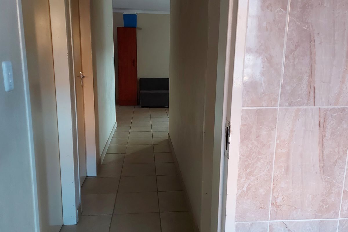 Excellent Investment Opportunity with Strong Rental Potential - Woodridge Park - Photo 5