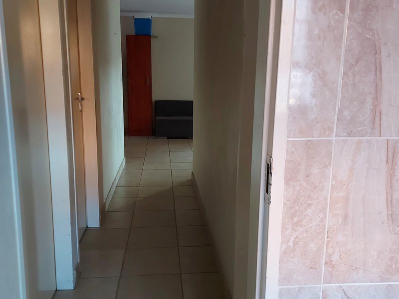 Excellent Investment Opportunity with Strong Rental Potential - Woodridge Park - Photo 5