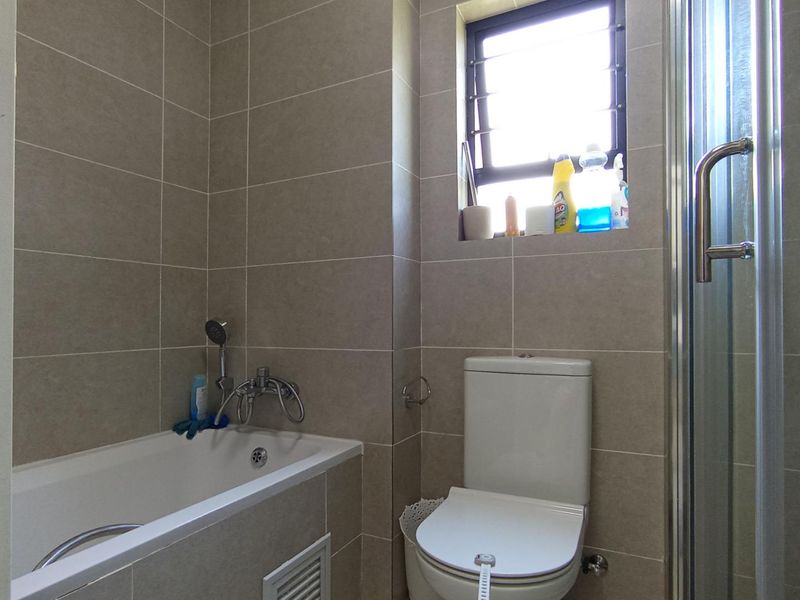 Modern 2-Bedroom Garden Apartment for Sale in Northgate, Randburg - Photo 10