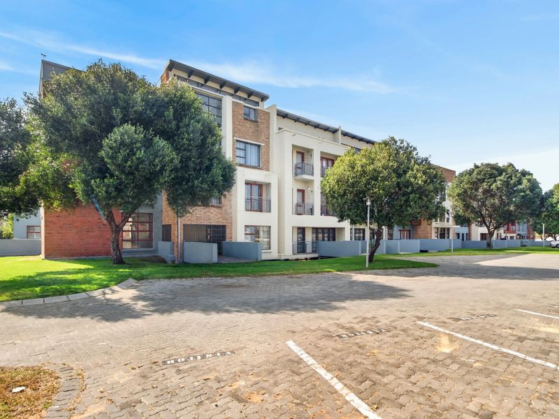 Ideal for modern living and convenience! - Photo 1