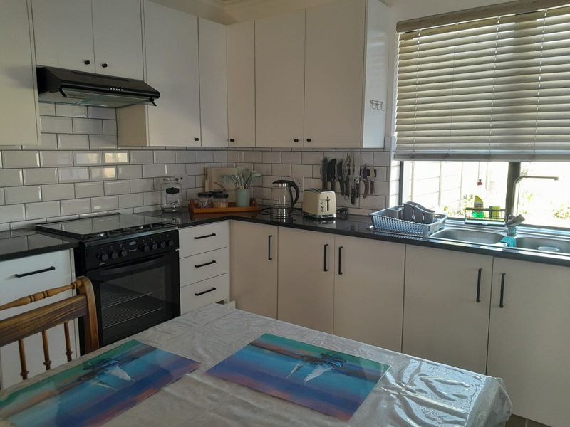 Charming Fully Furnished Townhouse To Let! Fully Furnished! Available 1 June to 30 December 2026. - Photo 4