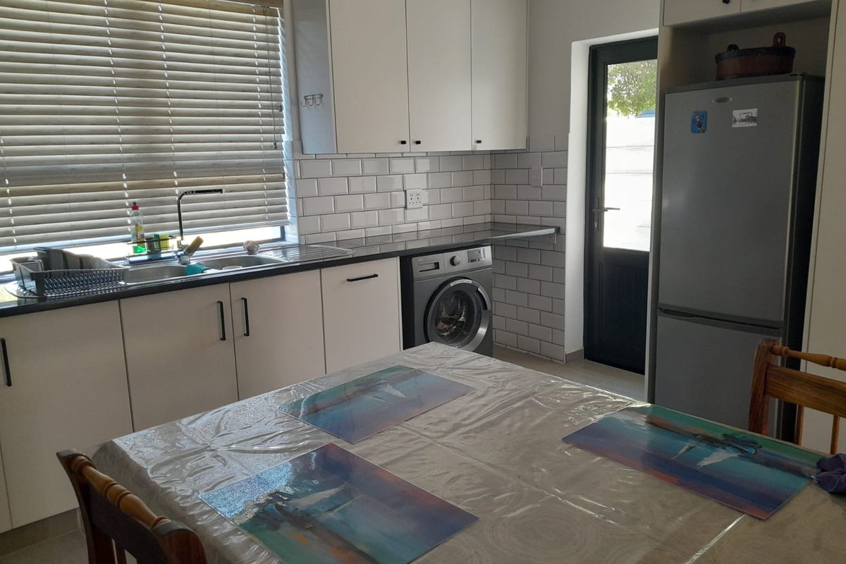 Charming Fully Furnished Townhouse To Let! Fully Furnished! Available 1 June to 30 December 2026. - Photo 3